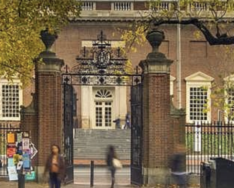 Harvard Art Museums, entrance seen from Harvard yard